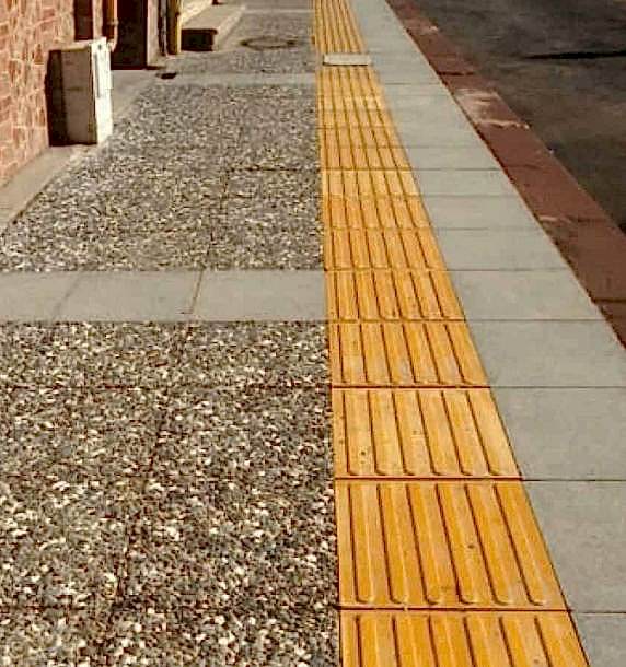 Görme Engelli ve Uyarıcı Karolar